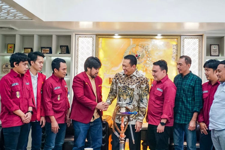 Ketua MPR RI Bambang Soesatyo bertemu dengan pengurus Ikatan Mahasiswa Muhammadiyah (IMM), Rabu (15/2/2023). (foto: dok MPR RI)