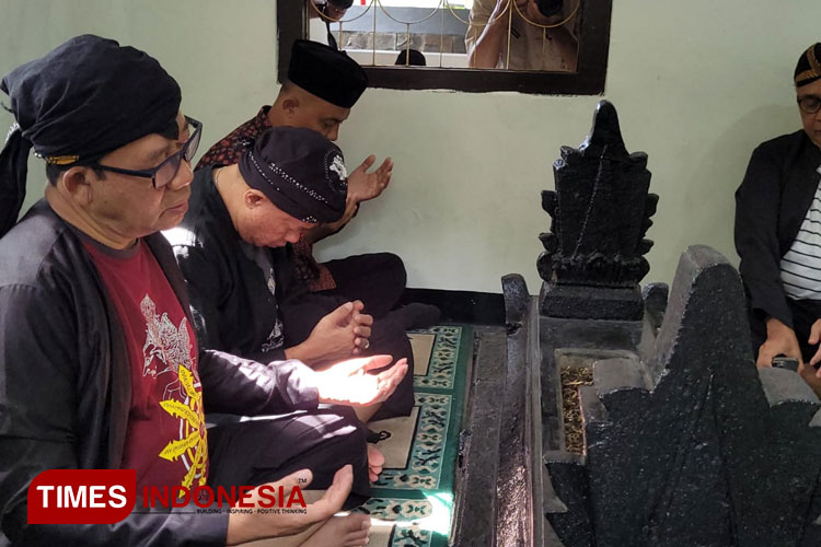 Jelang Hari Jadi Banyumas Ke 452, Bupati Ziarah Ke Makam R Joko Kaiman ...