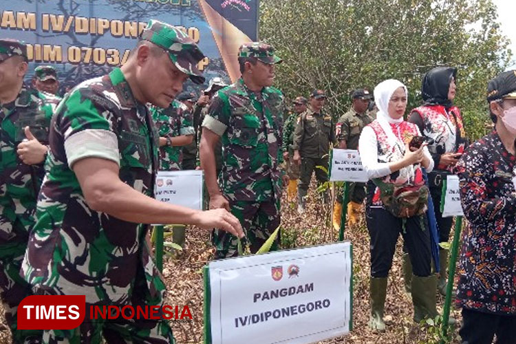 Pangdam-IV-Diponegoro-Mayjen-TNI-Widi-Prasetijono-a.jpg