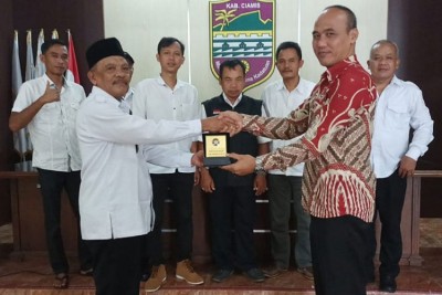 Dosen FISIP UNIGAL Latih Perancangan Cyber Public Relations bagi ...