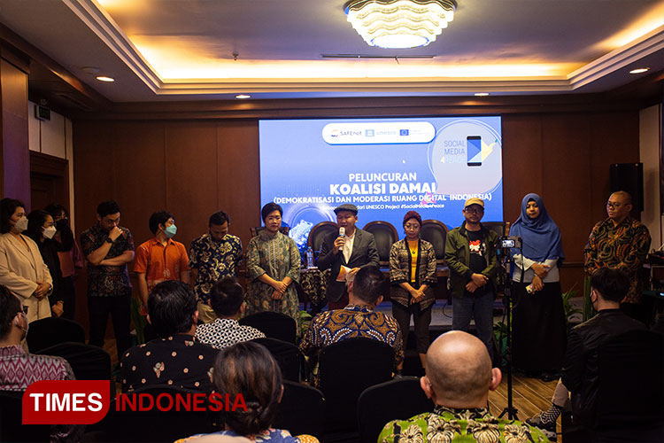 12 organisasi masyarakat sipil membentuk Koalisi Demokratisasi dan Moderasi Ruang Digital Indonesia (Koalisi Damai) untuk mendorong moderasi konten digital jelang Pemilu 2024. (foto: Koalisi Damai) 