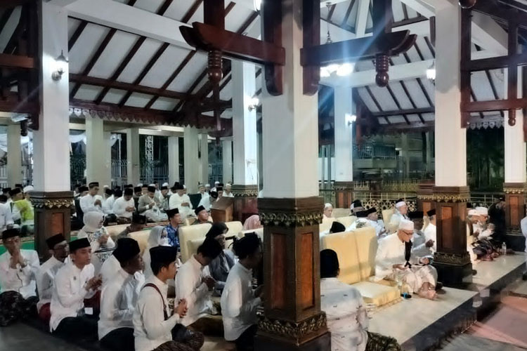 Sambut Abad ke-2 NU, Para Kiai Sepuh Gelar Doa Bersama di Makam KH Hasyim Asy'ari 