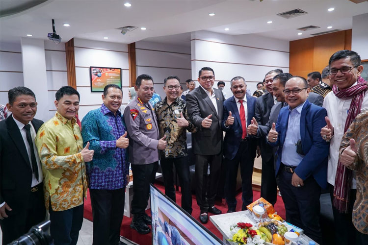 Ketua MPR RI Bambang Soesatyo saat menghadiri Sidang Terbuka Promosi Doktoral Sarifuddin Sudding, di Universitas Padjajajaran Bandung, Jumat (17/2/23). (Foto: dok MPR RI)