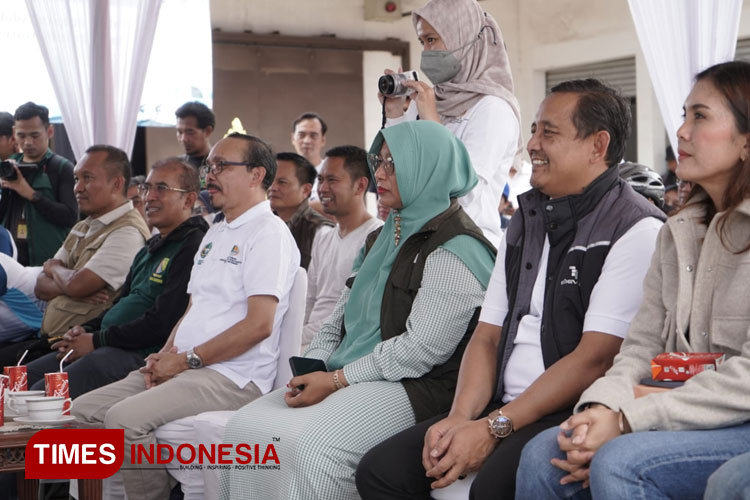 Bank-Sampah-Bersinar-3.jpg
