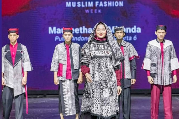 Usung Batik Isun Lare Osing ‘Tridatu’, Desainer Banyuwangi Ini Kembali Ukir Prestasi
