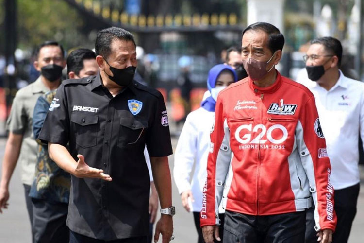 Ketua MPR RI Bambang Soesatyo bersama Presiden RI Joko Widodo. IMI akan memberikan penghargaan kepada Presiden RI Jokowi sebagai Bapak Otomotif Indonesia. (Foto: dok IMI)