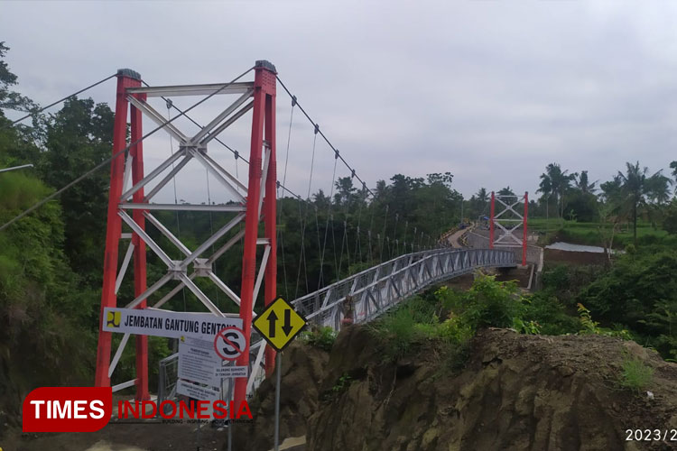 Jembatan Gantung Gentongan Bondowoso Jadi Destinasi Wisata Baru