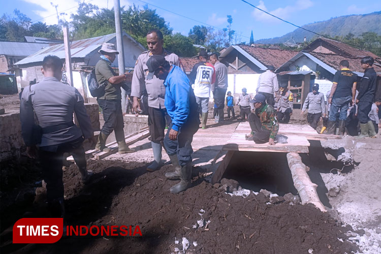 banjir-bandang-Ijen.jpg