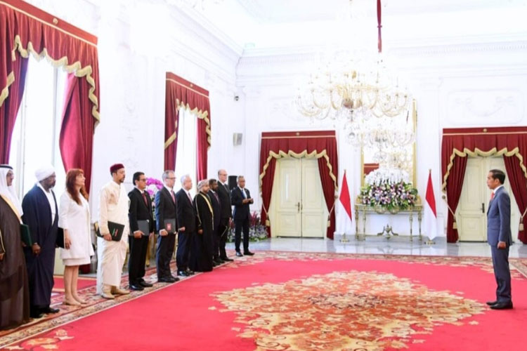 Presiden Jokowi menerima 11 dubes LBBP di Istana Merdeka Jakarta. (FOTO: BPMI Setpres)