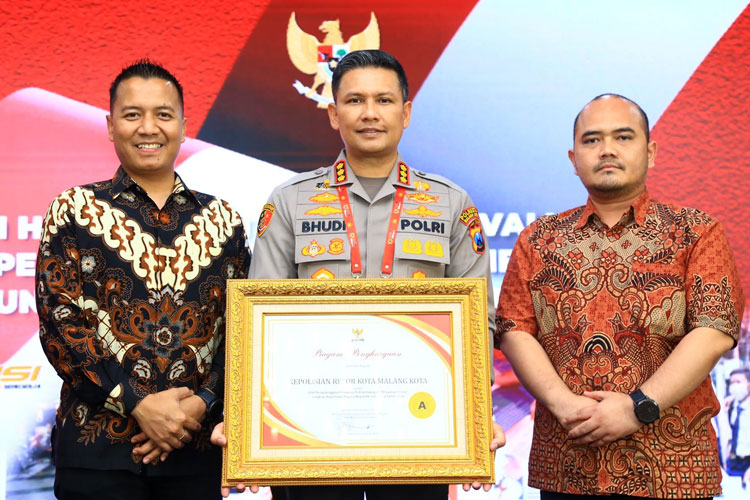 Momen Kapolresta Malang Kota, Kombes Pol Budi Hermanto saat menerima kembali penghargaan. (Foto: Dok. Humas Polresta Malang Kota/TIMES Indonesia)