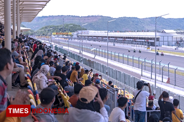 Ilustrasi Penonton MotoGP di Sirkuit Mandalika.