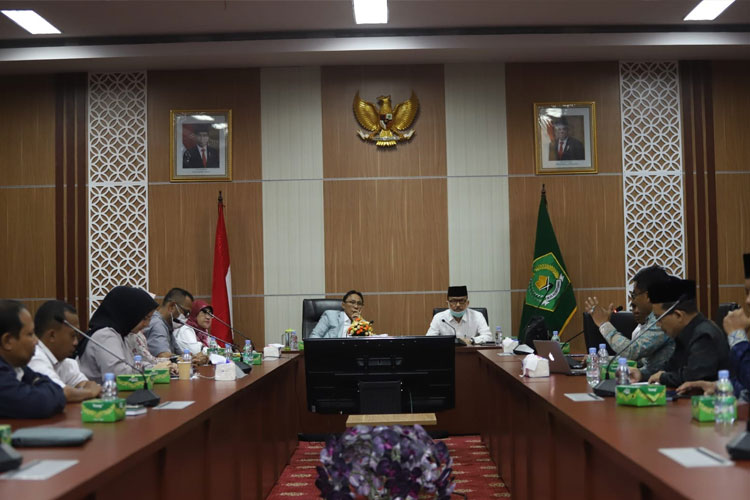Kepala BPJPH (berjas) menerima kunjungan MPU Aceh di Kantor BPJPH.