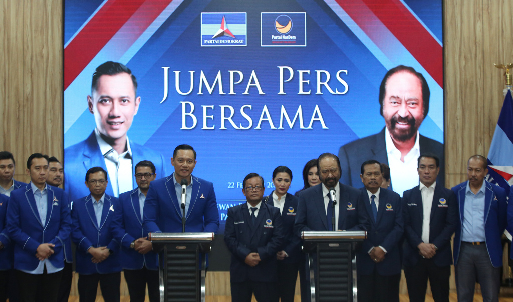 Ketua Umum Partai NasDem Surya Paloh bersama Ketua Umum Partai Demokrat Agus Harimurti Yudhoyono saat jumpa pers 