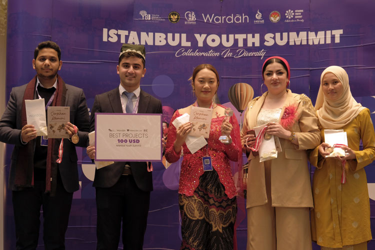 Peserta mancanegara mendapatkan penghargaan proyek sosial terbaik. (Foto: Doc. Istanbul Youth Summit 2023)