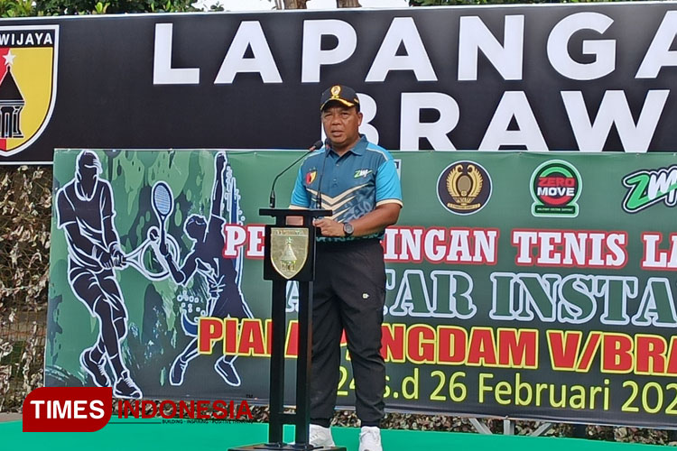 Pangdam V/Brawijaya Mayjen TNI Farid Makruf membuka Kejuaraan Tenis Lapangan Piala Pangdam V/Brawijaya di Lapangan Tenis Kodam Brawijaya, Jumat (24/2/2023). (Foto: Lely Yuana/TIMES Indonesia)