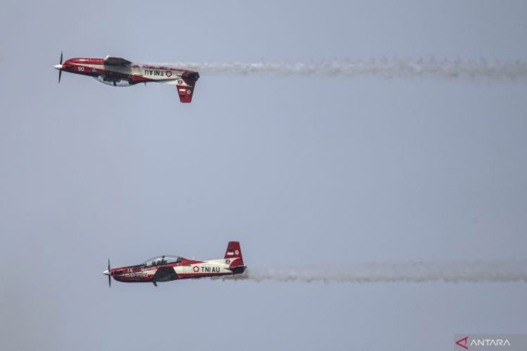 Jupiter Aerobatic Team Meriahkan F1 Powerboat Danau Toba