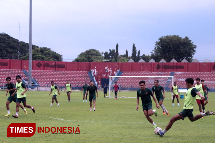 Latihan skuad Persik Kediri di Stadion Brawijaya, Kota Kediri. (FOTO: Yobby/TIMES Indonesia) 