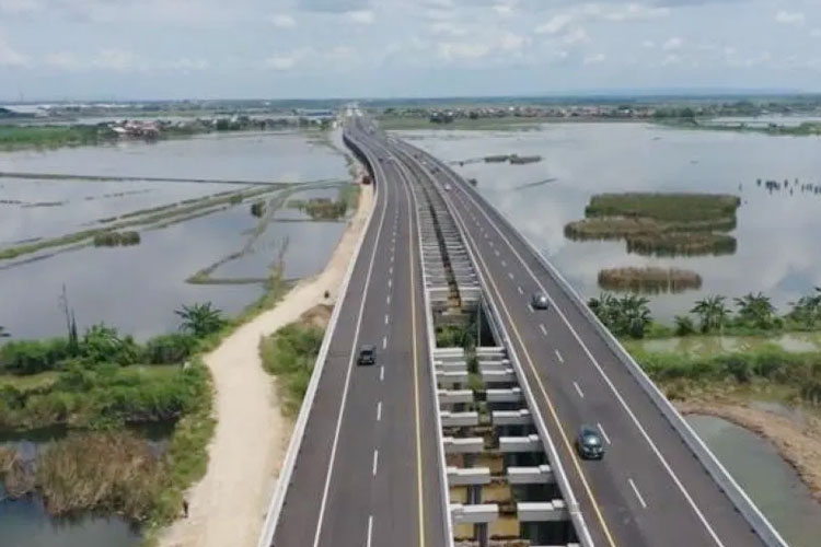 Jalan Tol Semarang-Demak Diharapkan Bisa Menjadi Tanggul Laut