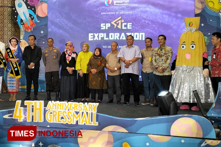 Para undangan pengundian hadiah dalam rangka HUT Gresmall ke-4 (Foto: Akmal/TIMES Indonesia).