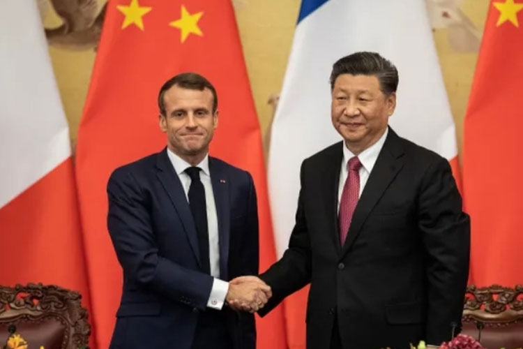Presiden Prancis, Emmanuel Macron saat bertemu Presiden China, Xi Jinping beberapa waktu lalu. (FOTO: Al Jazeera)