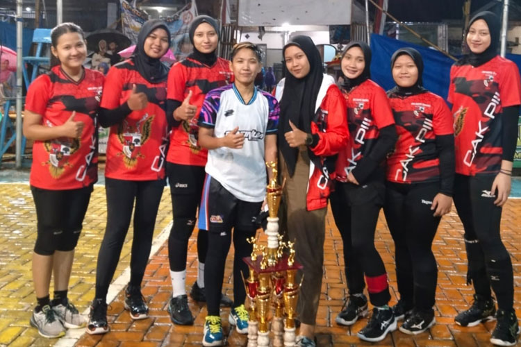 Tim Voli Srikandi Pemuda Pancasila Ampelgading Juara Open Turnamen Antarkota