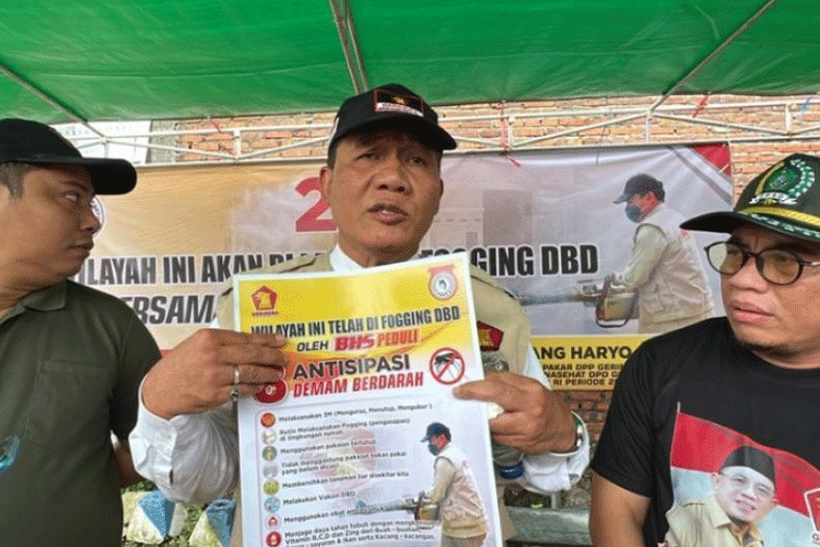Warga Sumokali Sidoarjo Terserang DBD, Bambang Haryo Gercep Fogging Pemukiman Warga