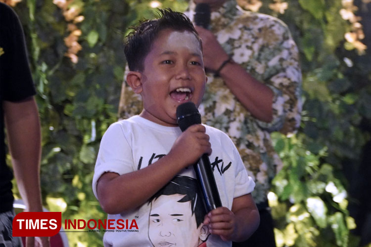 Kisah Dika Mbeluk, Komedian Cilik dari Jombang yang Sedang Naik Daun