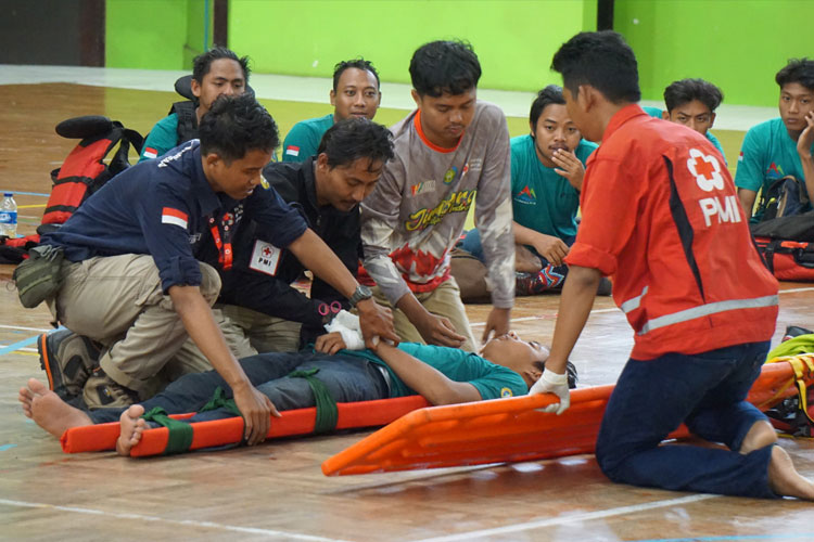 Ratusan pemuda di Indramayu ikuti Pelatihan Tim tanggap bencana di perumahan bumi patra Indramayu. (Foto : Dok Humas Pertamina from TIMES Indonesia)