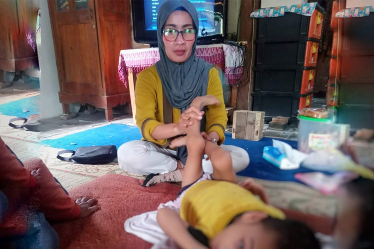 Terapi pada anak berkebutuhan khusus cerebal palsy. (FOTO: Noviana for TIMES Indonesia)