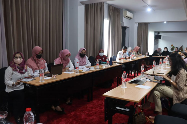 Plato sebagai mitra UNICEF berkolaborasi dengan TP UKS/M Provinsi Jawa Timur mengadakan rapat koordinasi dengan berbagai mitra strategis yang dihadiri sebanyak 17 peserta pada Rabu,15 Februari 2023  diselenggarakan di Grand Darmo Suite Surabaya. (FOTO: AJ