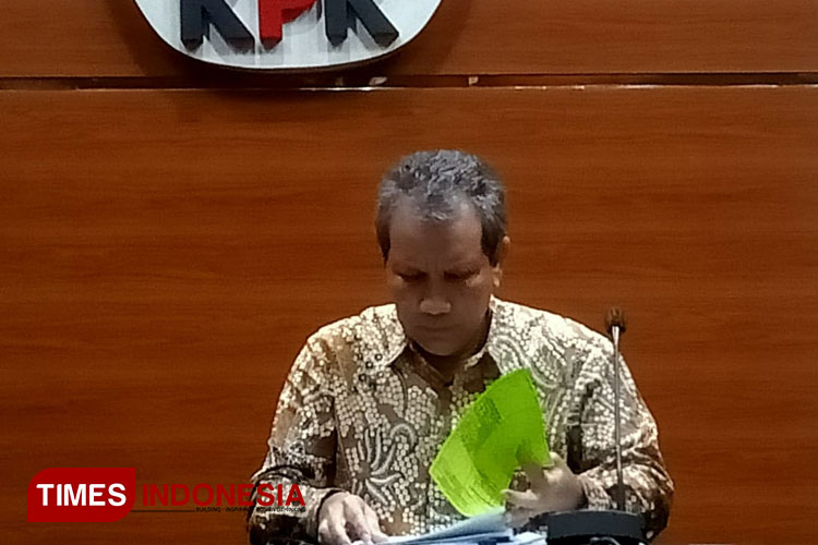 Deputi Pencegahan dan Monitoring KPK, Pahala Nainggolan memberikan keterangan persnya soal Rafael Alun Trisambodo. (FOTO: Moh. Ramli/TIMES Indonesia) 