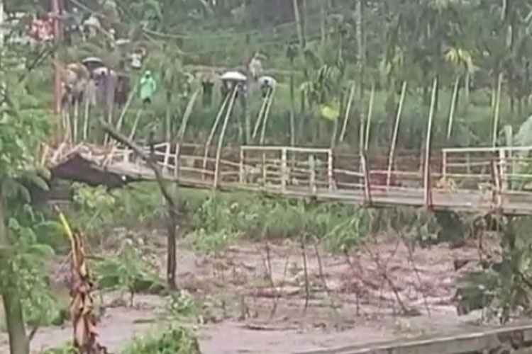 Banjir-Bandang-4.jpg