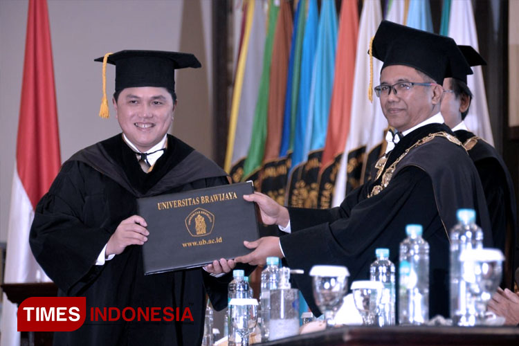 Resmi Terima Gelar Doktor Kehormatan dari UB Malang, Erick Thohir: Bukan Tanggungjawab Ringan