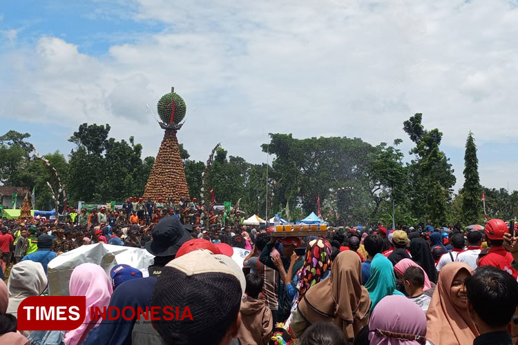 Suasana KenDuren Wonosalam 2023 yang digelar di Lapangan Wonosalam berlangsung meriah, Minggu (FOTO: Rohmadi/TIMES Indonesia)