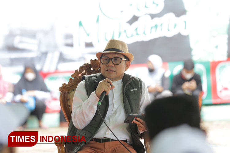 Ketua Umum Partai Kebangkitan Bangsa (PKB) Abdul Muhaimin Iskandar atau Gus Muhaimin, saat bertemu dengan para nelayan Muara Angke, Jakarta Utara, Minggu (5/3/2023). (FOTO: DPP PKB for TIMES Indonesia).