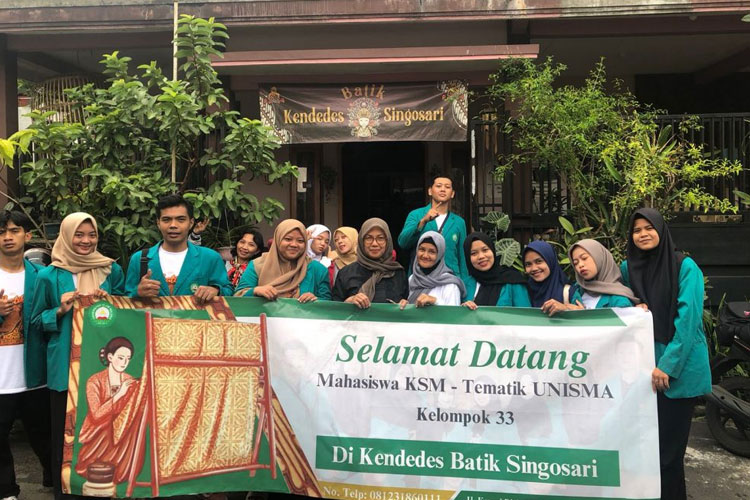 Mahasiswa KSM-T UNISMA kelompok 33 bersama UMKM Batik Kendedes. (FOTO: AJP TIMES Indonesia)