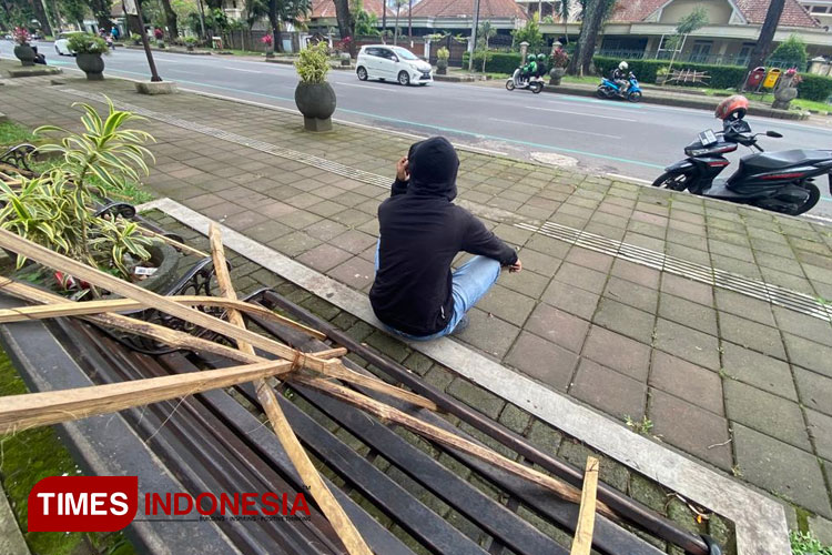 Kursi Taman di Jalan Ijen Kota Malang Batal Dicopot