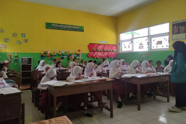 Kelompok 27 KSM Unisma Malang Sosialisasi Bahaya Game Online di Sekolah Dasar 01 Jabung