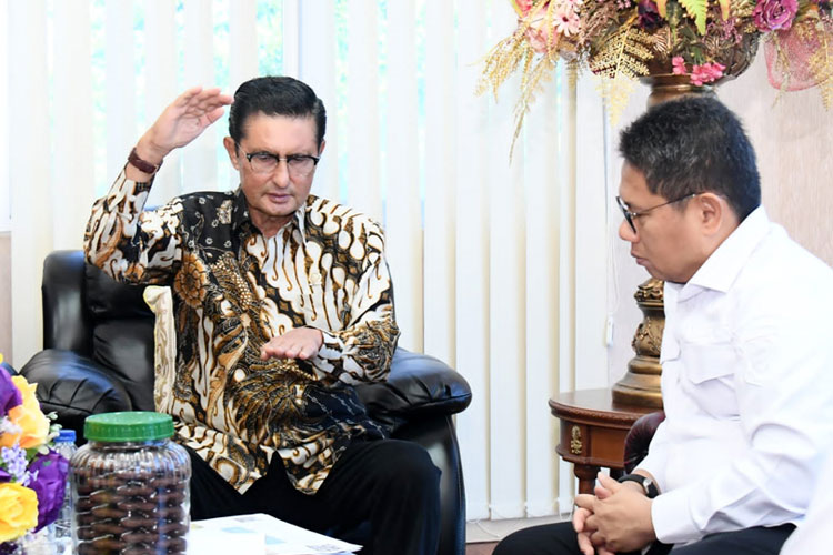 Wakil Ketua MPR RI Fadel Muhammad bersama Penjabat Gubernur Gorontalo Hamka Hendra Noer. (Foto: dok MPR RI)