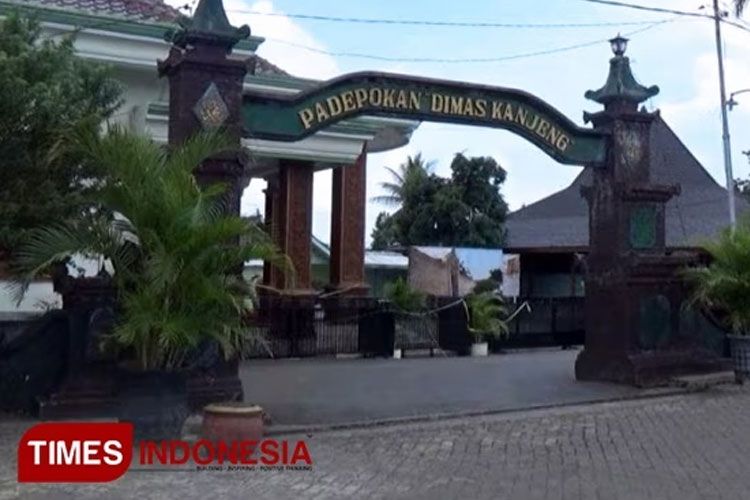 Situasi Padepokan Dimas Kanjeng, usai dilakukan penggerebakan oleh Brimob Polda Jatim, pada 2016 silam. (FOTO: Dicko W/TIMES Indonesia)