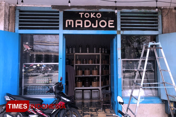 Toko Madjoe, a 93 Year Old Bakery with Exquisite Taste of Cookies