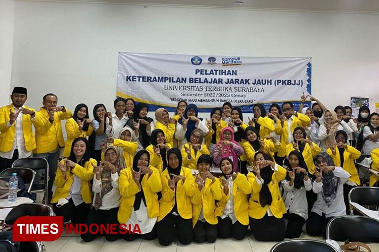 UT Surabaya Latih Mahasiswa Baru Kuliah Online Berbasis Web
