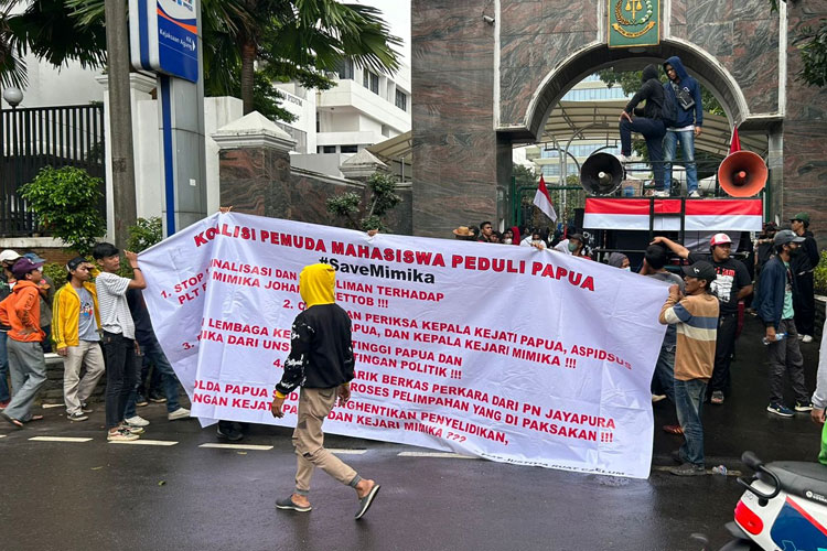 Aksi unjuk rasa Koalisi Pemuda Mahasiswa Peduli Papua. (FOTO: ist) 