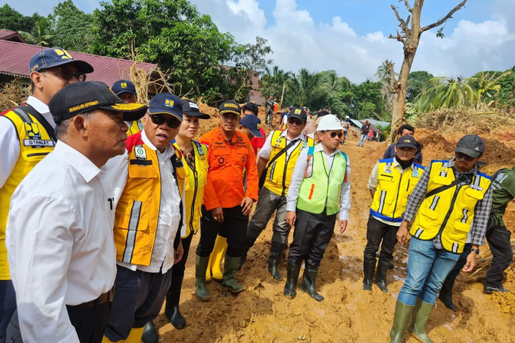 Tanah Longsor di Serasan Natuna, Menteri PUPR RI: Prioritasnya Penangangan Rehabilitasi dan Rekonstruksi Pascabencana