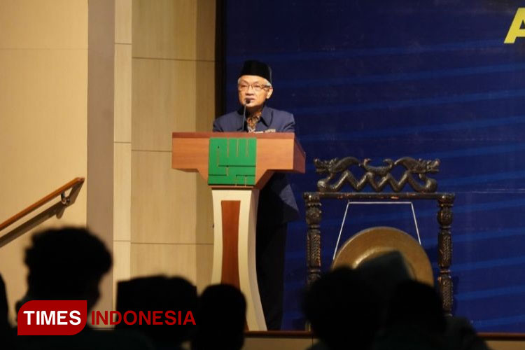 Prof. Hermawan Kresno Dipojono (Ketua Umum PP AMKI) Saat Menyampaikan Sambutannya Dalam Kongres Nasional AMKI Ke-3 di Universitas Yarsi. (FOTO: dok. UNJ) 