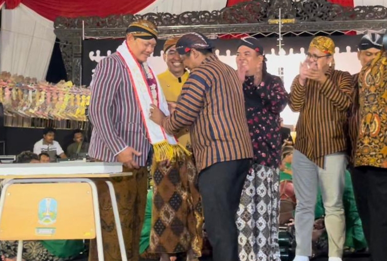 Berkunjung di Kampung Halamannya, Panglima TNI Yudho Margono Dikukuhkan Panglima Budaya