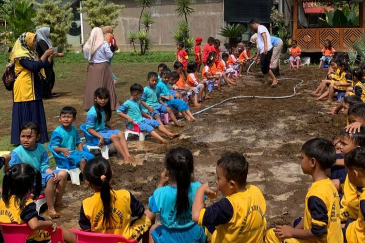 Edukasi UMKM taman rumput. (FOTO: AJP TIMES Indonesia)