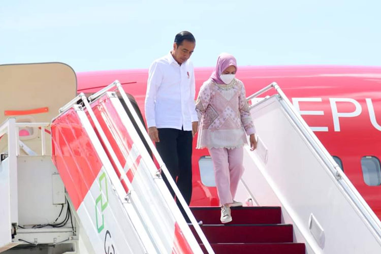 Presiden Jokowi dan Iriana Joko Widodo saat terbang ke Bali. (FOTO: Setkab RI)