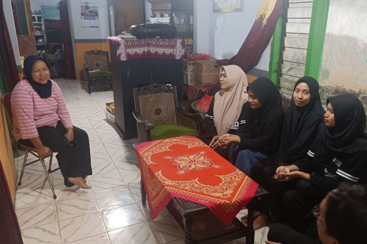 KSM-T Unisma Malang Bantu Pembuatan NIB dan Sertifikasi Halal Bagi Pelaku UMK di Desa Randuagung