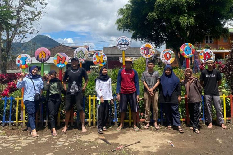 Mahasiswa KSM-T Unisma Melakukan Pengembangan Toga Dusun Lebo Madiredo